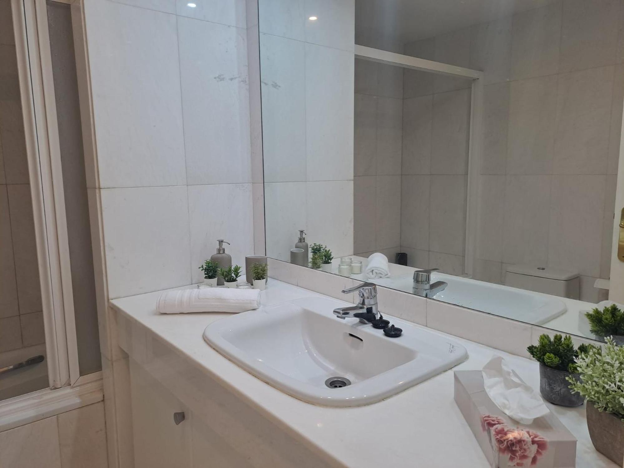 Luminous Apartment In Playas Del Duque , Puerto Banus By Holidays & Home Marbella Ngoại thất bức ảnh